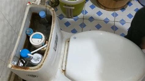 馬桶水箱一直注水漏水怎么辦(馬桶水箱連接處水管漏水)縮略圖