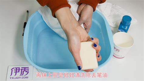 墨水澆在衣服上怎么能洗干凈(墨水弄在衣服上怎么樣)縮略圖