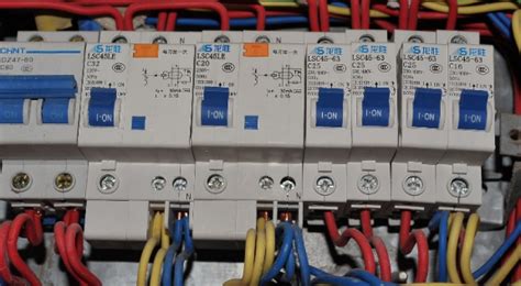 掛燙機一插電就跳閘怎么辦(掛燙機一插電就跳閘怎么辦能修理不)縮略圖