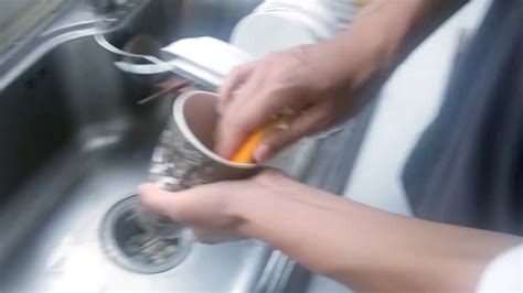 玻璃水垢怎么清除(浴室玻璃水垢怎么清除)縮略圖