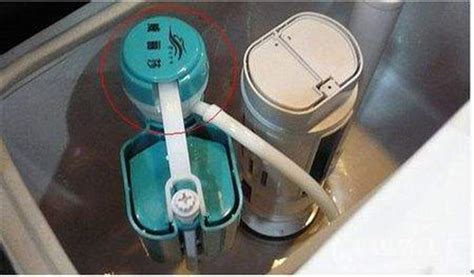 馬桶水箱一直響著上水(馬桶水箱一直響著上水怎么處理)縮略圖
