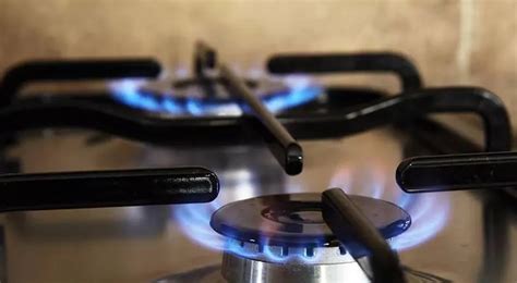 燃氣灶打不著火,燃氣灶突然不打火了什么原因縮略圖
