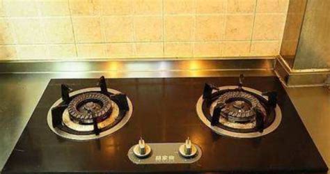 燃氣灶打火后一直噠噠響怎么回事(燃氣灶打火后一直噠噠響,火一會就滅)縮略圖