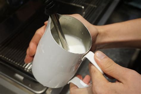 家用咖啡機打發奶泡,家用咖啡機打發奶泡要多久縮略圖