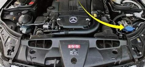 汽車玻璃水噴不出來(lái)解決辦法圖解,汽車水箱和玻璃水箱圖片縮略圖