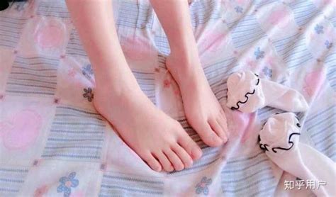 刷子刷女生子腳底心羽毛(刷子刷女生子腳底心羽毛作文)縮略圖