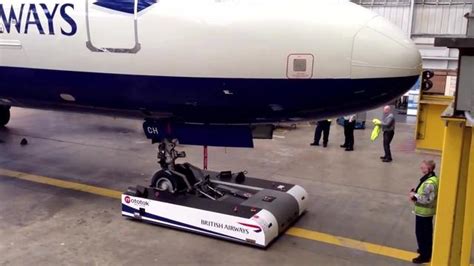 牽引車飛機(jī),牽引車飛機(jī)視頻縮略圖