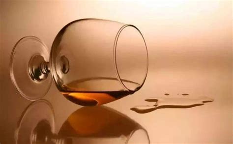酒杯杯高來杯杯低抖音男版,歌曲酒杯杯高來酒杯杯低男版縮略圖