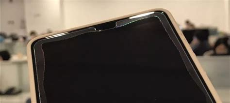 鋼化膜邊角起白按不下去(鋼化膜邊角氣泡弄不掉怎么辦)縮略圖