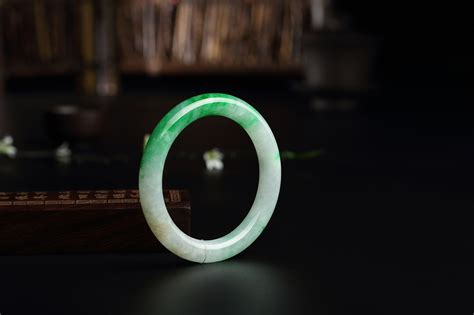 翡翠手鐲直播間(翡翠手鐲直播間前十名)縮略圖