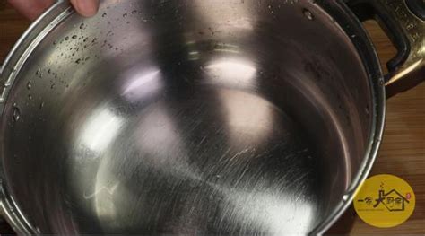 鐵鍋燒糊的黑垢怎么去除,鐵鍋燒糊的黑垢怎么去除家有妙招縮略圖