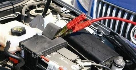 汽車電瓶沒電了怎么叫救援(電瓶沒電了車發動不了怎么辦)縮略圖