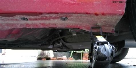 千斤頂頂哪里車的哪個部位(千斤頂頂哪里車的哪個部位圖片)縮略圖