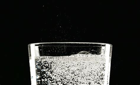 氣泡水算不算碳酸飲料,氣泡水怎么做自制縮略圖