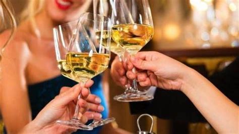 白葡萄酒兌什么飲料好喝,白葡萄酒兌什么飲料好喝一點縮略圖