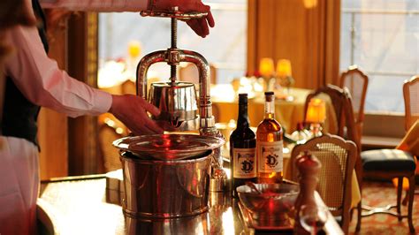 蒸餾酒和發(fā)酵酒的區(qū)別(蒸餾酒和發(fā)酵酒的區(qū)別有哪些)縮略圖