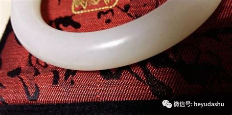 玉鐲子辨別真假最有效的方法(玉鐲子辨別真假最有效的方法是什么)縮略圖