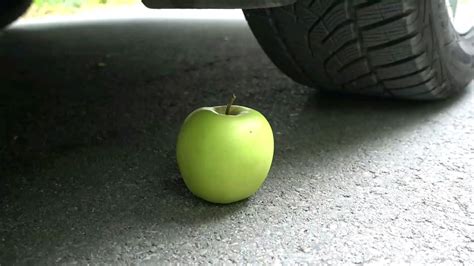 車輪壓東西視頻(車輪壓東西的視頻)縮略圖