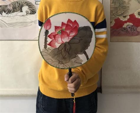 團扇圖案兒童(團扇圖案兒童畫圖文)縮略圖