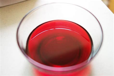 紫草油怎么給嬰兒用,紫草油用什么油泡最好嬰兒用縮略圖