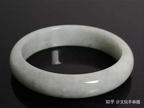 翡翠手鐲價格(翡翠手鐲價格表圖)縮略圖