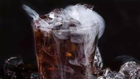 玻璃瓶放在冰箱冷凍會不會爆炸,玻璃瓶放在冰箱冷凍會不會爆炸呢縮略圖