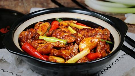 干鍋牛蛙的配料怎么哪些菜(干鍋牛蛙用什么配菜好吃)縮略圖
