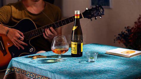 紅酒杯歌曲(紅酒杯歌曲完整版)縮略圖