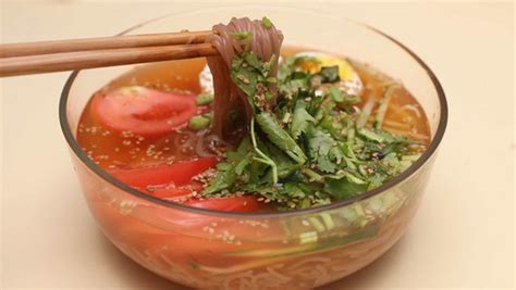 朝鮮冷面的湯料怎么配制,朝鮮冷面的湯料怎么配制好吃縮略圖