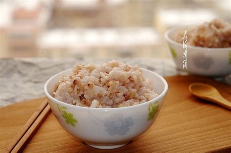 高粱米飯最家常的做法(高粱米飯的做法)縮略圖