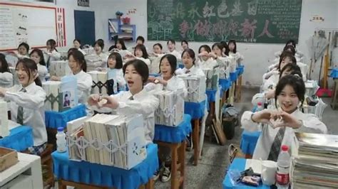 桌子舞小學(xué)生(桌子舞小學(xué)生夢想家)縮略圖