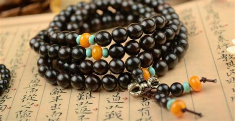 黑檀木手串怎么辨別真假(黑檀木手串怎么辨別真假和盤(pán)玩)縮略圖