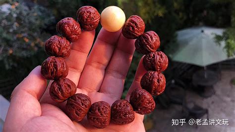 桃核手串怎么盤玩效果最好(桃核手串怎么盤玩效果最好視頻)縮略圖