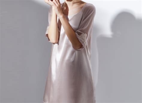 真絲睡衣哪個(gè)牌子性?xún)r(jià)比高(真絲睡衣哪個(gè)牌子質(zhì)量最好)縮略圖