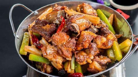 干鍋排骨的做法(干鍋排骨的做法 最正宗的做法)縮略圖