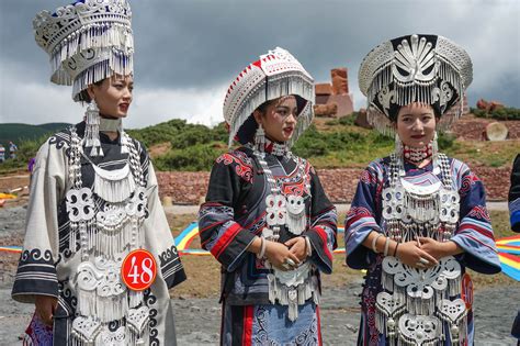 彝族服飾高級感,彝族服飾展示縮略圖