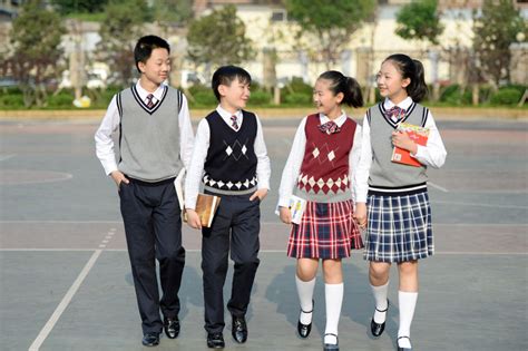 校服圖片(校服圖片大全最新款)縮略圖