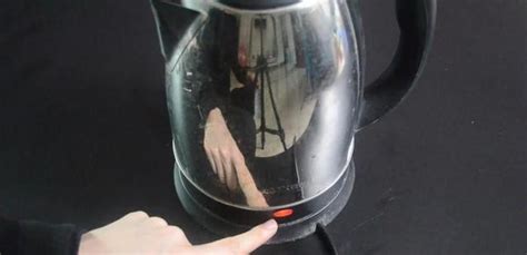 電熱水壺壞了怎么修理(電熱水壺壞了怎么修理視頻教程)縮略圖