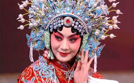 貴妃醉酒是哪個(gè)戲劇改編的(貴妃醉酒是根據(jù)哪部古代戲曲改編而成)縮略圖
