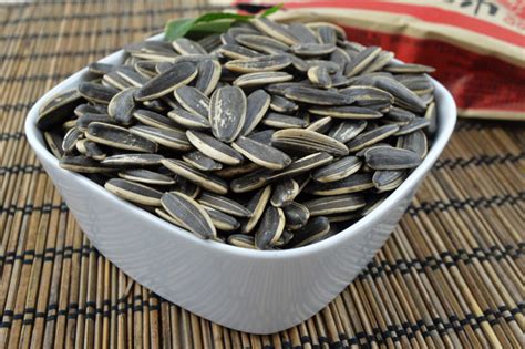 洽洽瓜子160g多少錢一包(洽洽香瓜子160克零售價)縮略圖