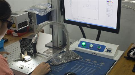 鑰匙扣激光刻字機(jī)多少錢一臺(tái),激光刻字鑰匙扣機(jī)器多少錢縮略圖
