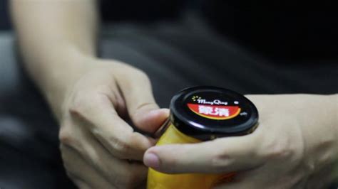 杯子蓋子擰緊了打不開怎么辦(杯子蓋子擰歪了打不開怎么辦)縮略圖