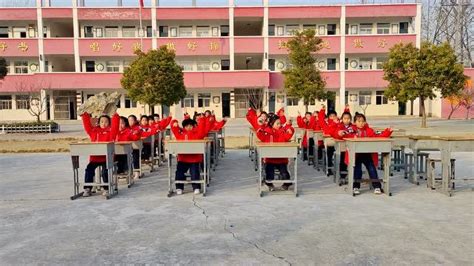 課桌舞《少年》(最近火爆的學(xué)生課桌舞)縮略圖