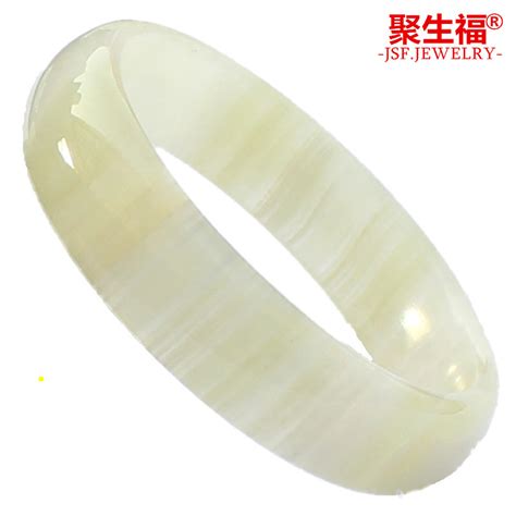 玉手鐲女款天然正品(玉手鐲在哪里買(mǎi)才是正品)縮略圖