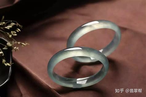 翡翠手鐲什么顏色是最貴最好的,翡翠手鐲什么顏色是最貴最好的?價位?縮略圖
