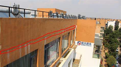 雨棚與墻面接縫漏水咋辦(雨棚與墻面接縫漏水咋辦呀)縮略圖