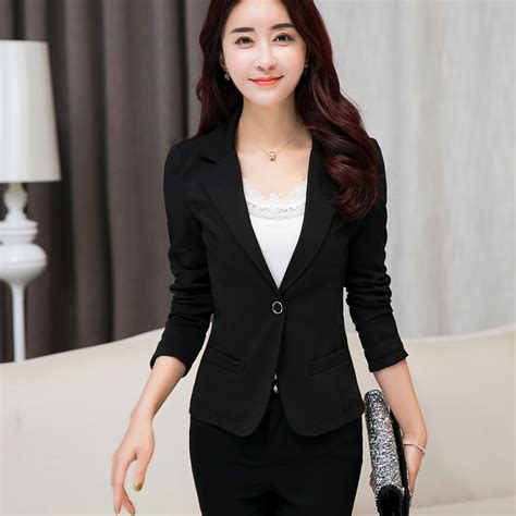 正裝照片女士(正裝照片女士圖片)縮略圖