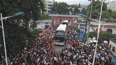 毛毯中學(xué)(毛坦廠中學(xué)是哪里的)縮略圖