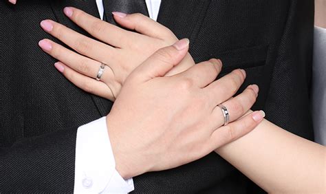 婚戒戴哪只手,婚戒戴哪只手女方縮略圖