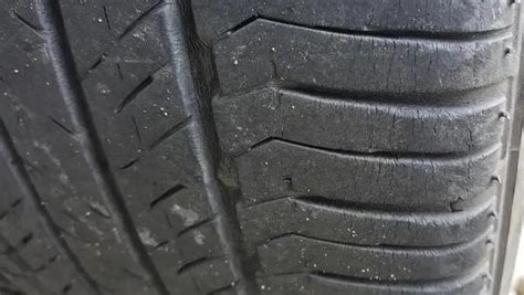 汽車輪胎有裂紋需要更換嗎,汽車輪胎有裂紋需要更換嗎圖片縮略圖